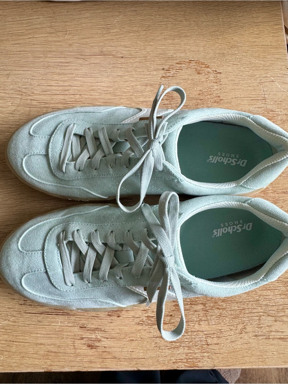 Dr. Scholl’s Time Off Win Light Mint Suede Lace-Up Sneakers 9.5 Wide